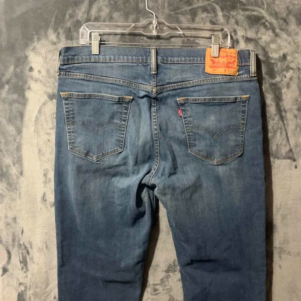 Levis measurements waist